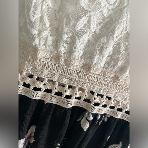 Perfect summer dress; only worn a couple of times - Picture 2 of 8